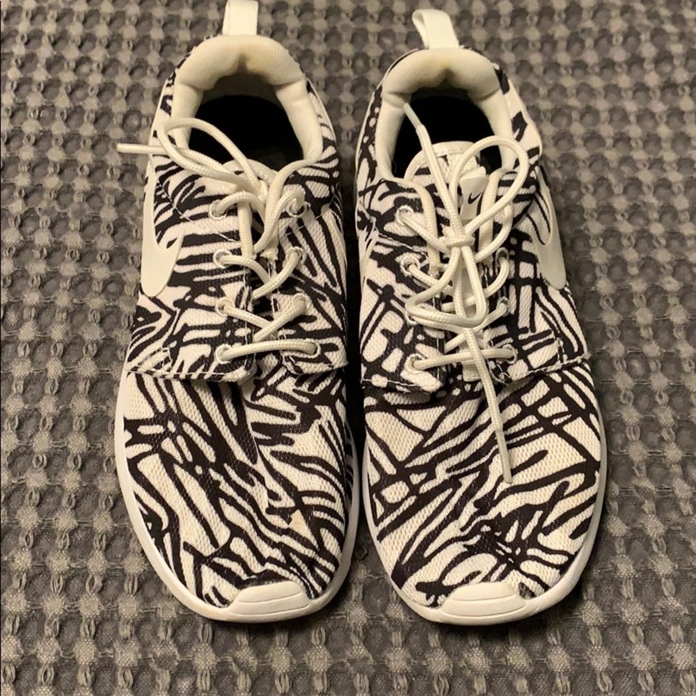 White & black confetti NIKE Roshe Runs